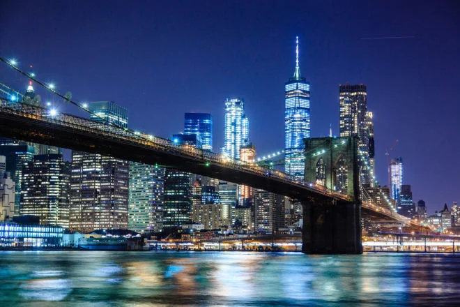 tablou canvas brooklyn bridge noaptea cu manhattan in fundal unl 020 1